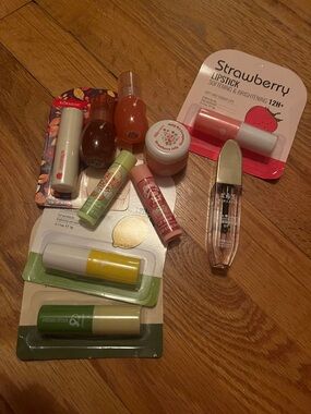 Lippie set 10 pieces price firm